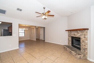 10827 Carrington Ct in Jacksonville, FL - Foto de edificio - Building Photo