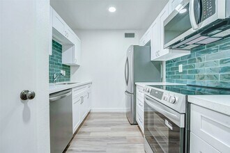 7555 Katy Fwy in Houston, TX - Building Photo - Building Photo