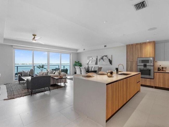 property at 1020 Sunset Point Rd