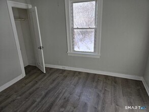 176 Charles St in Waterbury, CT - Building Photo - Building Photo