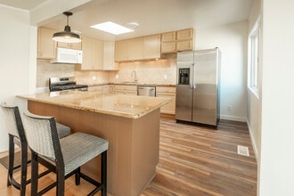316 Bridgeview Dr in San Francisco, CA - Building Photo - Building Photo
