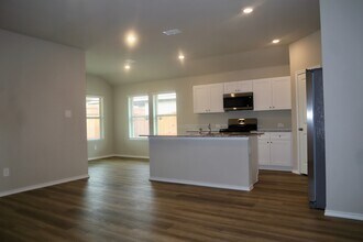 5552 Rollins Dr in Krum, TX - Foto de edificio - Building Photo