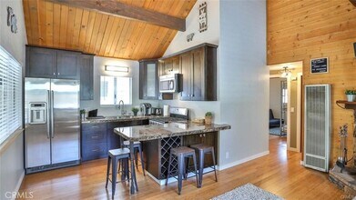 32905 Chipmunk Ln in Running Springs, CA - Building Photo - Building Photo