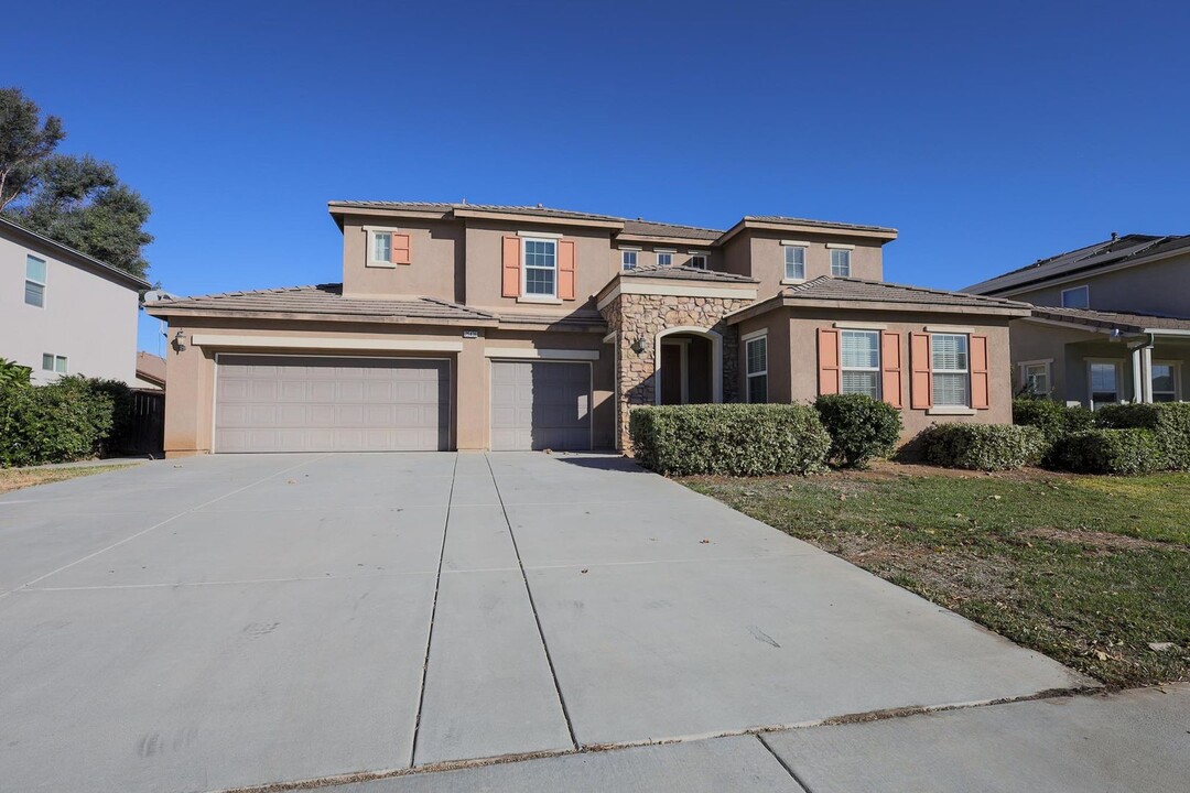 25436 Chipman Hill Ct in Moreno Valley, CA - Foto de edificio