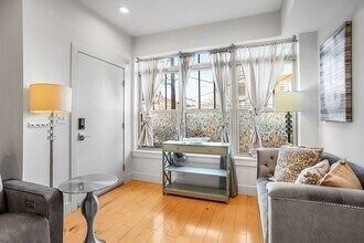 816 Kennedy St NW in Washington, DC - Foto de edificio - Building Photo