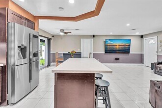 6960 SW 15th St in Pembroke Pines, FL - Foto de edificio - Building Photo