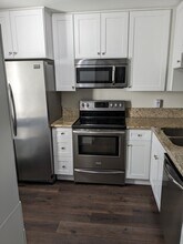 7500 Parkway Dr, Unit 203 in La Mesa, CA - Building Photo - Building Photo