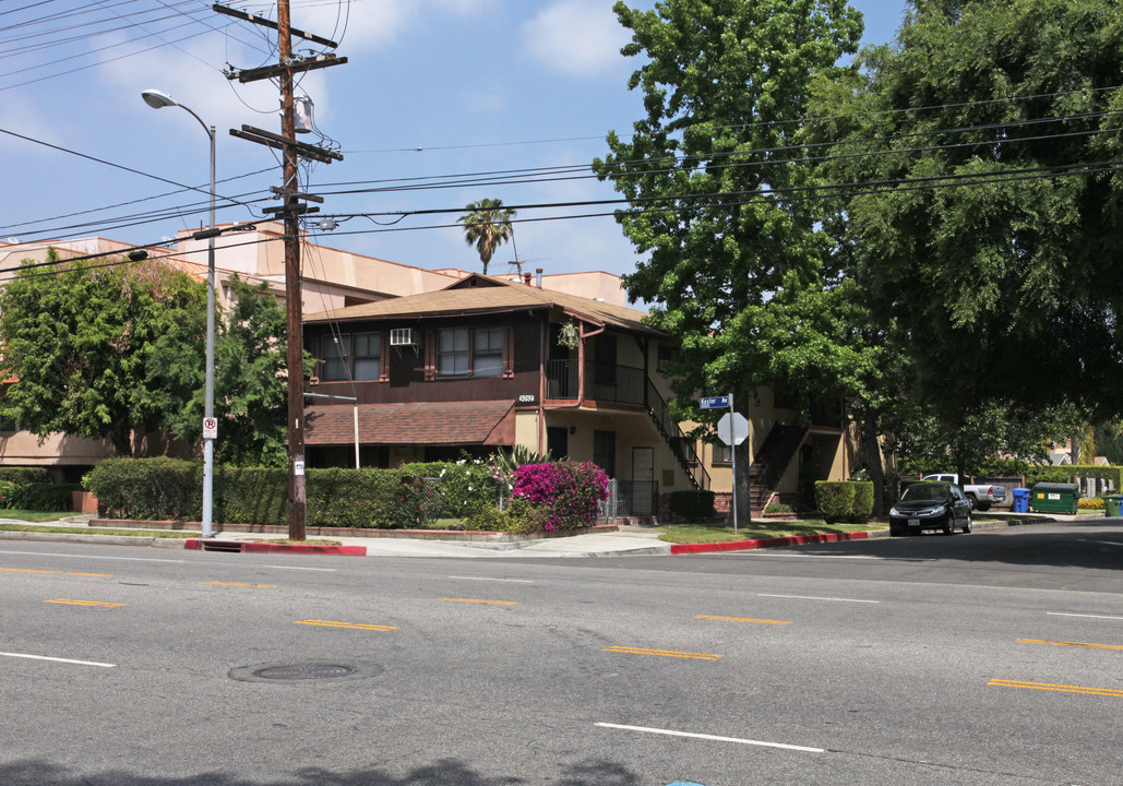 5052 Kester Ave in Sherman Oaks, CA - Foto de edificio