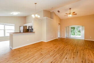 2135 Remington Pointe Blvd in Kissimmee, FL - Foto de edificio - Building Photo