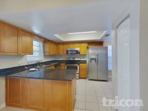 5311 Starhill Pl in Tampa, FL - Building Photo - Building Photo