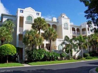 7655 Pebble Creek Cir in Naples, FL - Foto de edificio