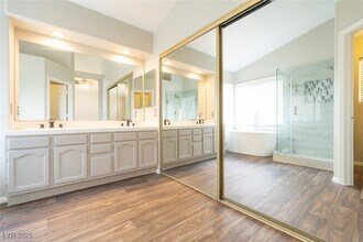 7528 Holloran Ct in Las Vegas, NV - Building Photo - Building Photo