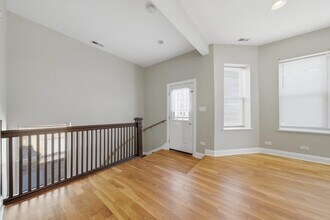 4742 N Sawyer Ave, Unit 2 in Chicago, IL - Building Photo - Building Photo