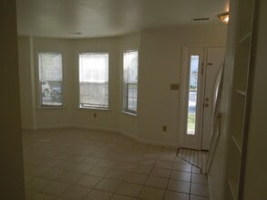 107A Heather Way in Tabb, VA - Building Photo - Building Photo