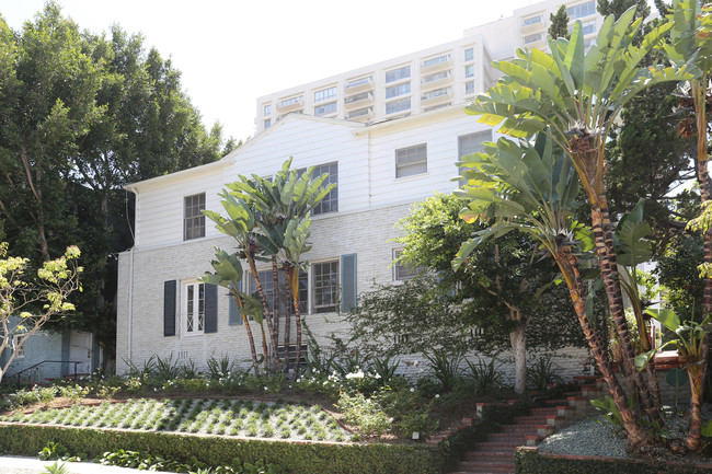 421 Shirley Pl in Beverly Hills, CA - Building Photo - Building Photo