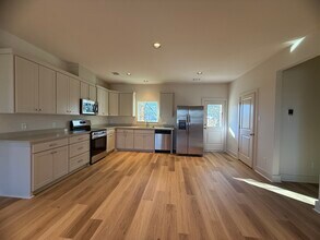 106 Kirkland St in Sanger, TX - Building Photo - Building Photo