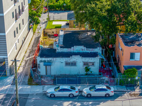 2052 SW 1st St in Miami, FL - Building Photo - Building Photo