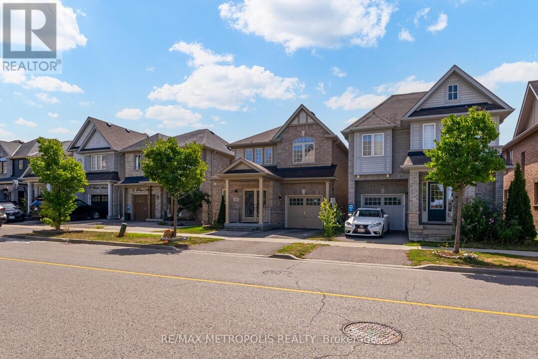 55 Formosa Ave in Ajax, ON - Building Photo