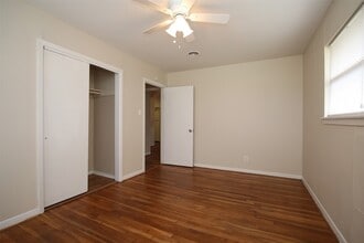 8807 Timberside Dr in Houston, TX - Building Photo - Building Photo
