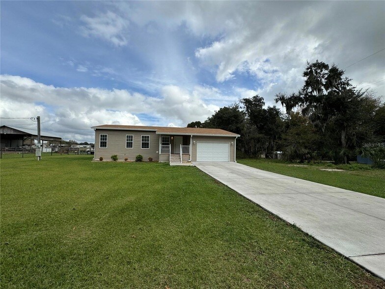 1857 Streetman Dr in Fish Hawk, FL - Building Photo