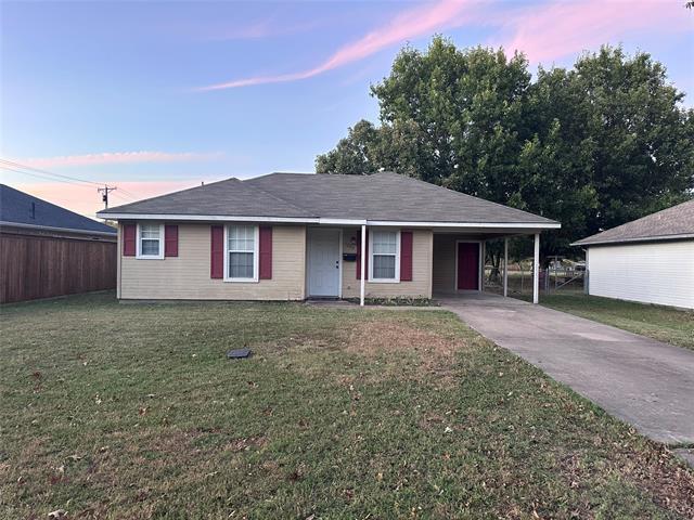 1220 S 6th St in Bonham, TX - Building Photo - Building Photo
