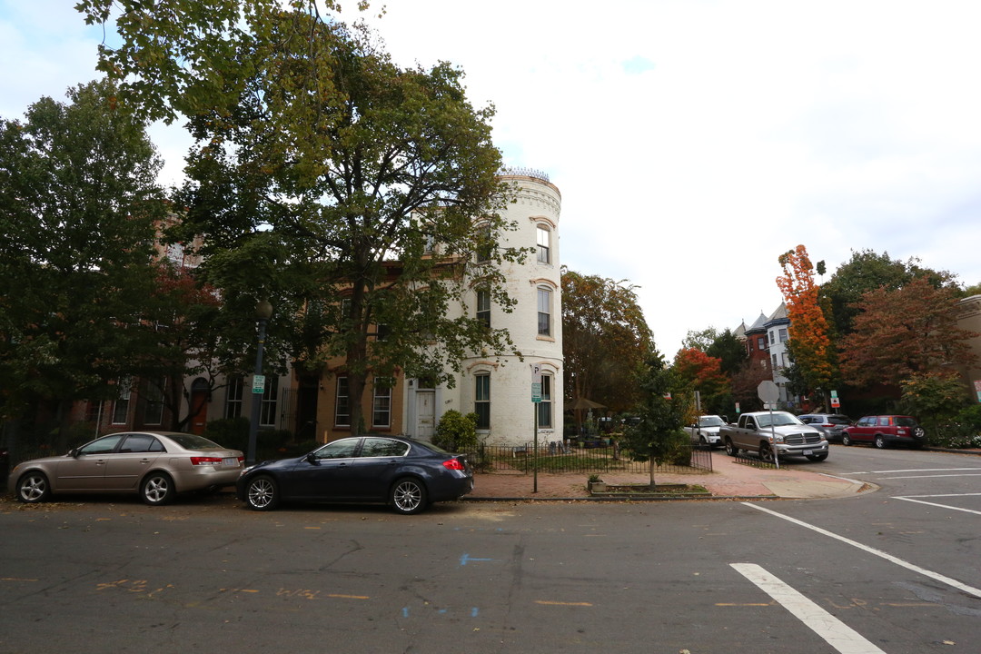 26 6th St Se in Washington, DC - Building Photo