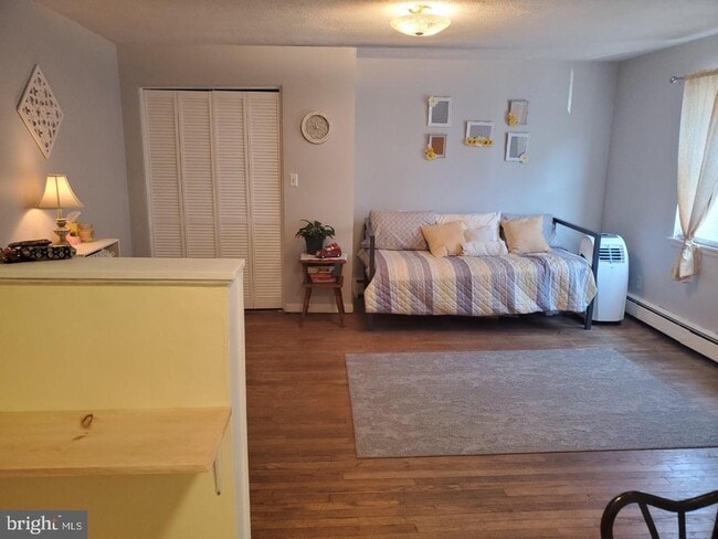 property at 434 E Norwegian St