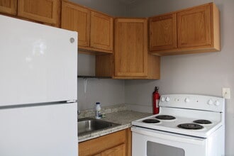 42 Summer St in Bristol, CT - Building Photo - Building Photo