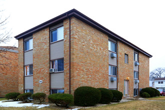 8269-8287 W Oak St in Niles, IL - Building Photo - Building Photo