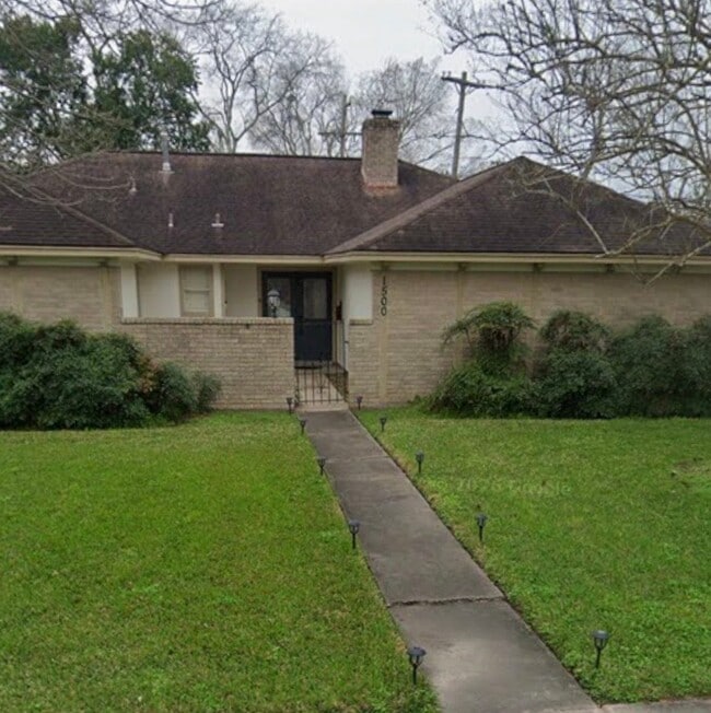 1500 Bellaire Blvd in Alvin, TX - Building Photo - Building Photo