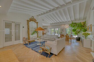 4071 Barbarossa Ave in Miami, FL - Building Photo - Building Photo