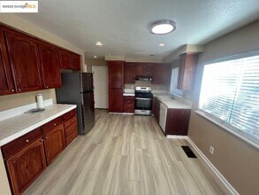 5016 Perry Way in Antioch, CA - Building Photo - Building Photo