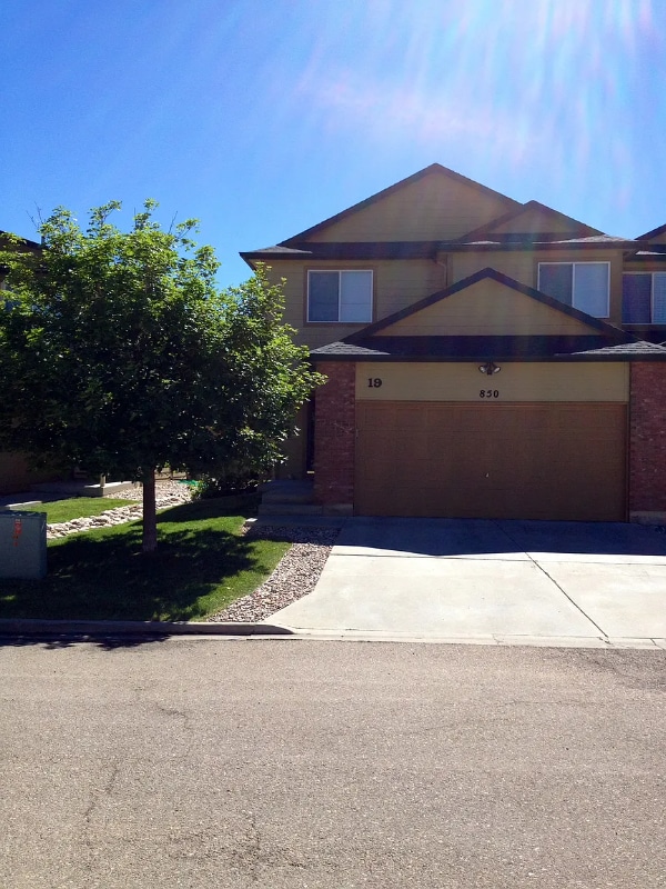 property at 850 S Overland Trail