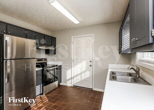 5183 Sagewood Dr in Flowery Branch, GA - Foto de edificio - Building Photo