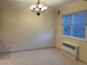 21-04 Hoyt Ave S in Queens, NY - Building Photo - Building Photo