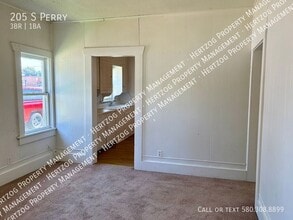 205 Perry St in Ponca City, OK - Foto de edificio - Building Photo