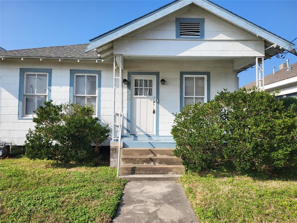 2309 West St in Galveston, TX - Building Photo