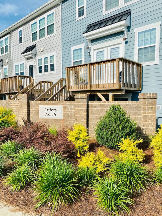 property at 15104 Holly Run Ln