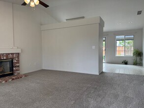 1019 Shenencock Way in Roseville, CA - Building Photo - Building Photo