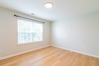 3809 Old Wagon Rd in Charlotte, NC - Foto de edificio - Building Photo