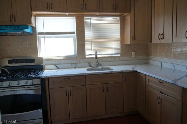 430 Main St in Little Falls, NJ - Building Photo - Building Photo