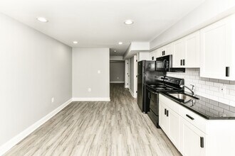 5352 Chillum Pl NE, Unit Bsmt in Washington, DC - Foto de edificio - Building Photo