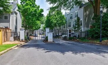 1178 Village Ct SE in Atlanta, GA - Building Photo - Building Photo