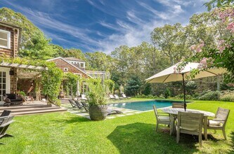 41 Deep Woods Ln in Amagansett, NY - Building Photo - Building Photo