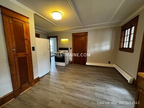 33 Summer St in Waterville, ME - Foto de edificio - Building Photo