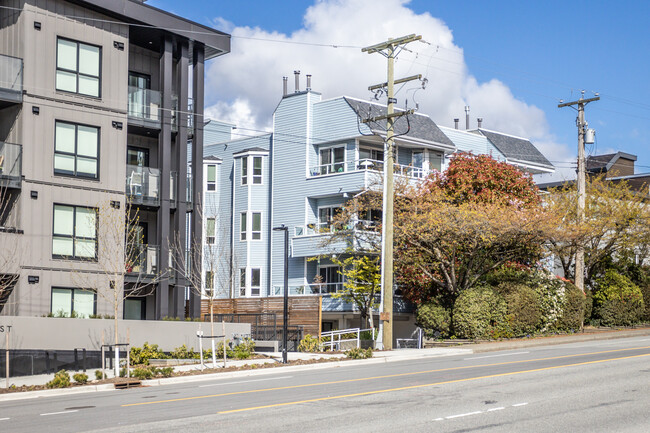 Harbour View Apartments in North Vancouver, BC - Building Photo - Building Photo