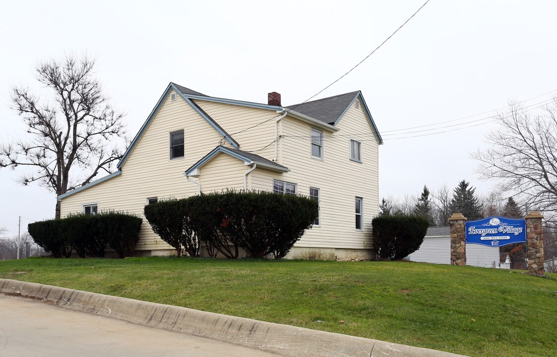 Evergreen Village in Mantua, OH - Building Photo