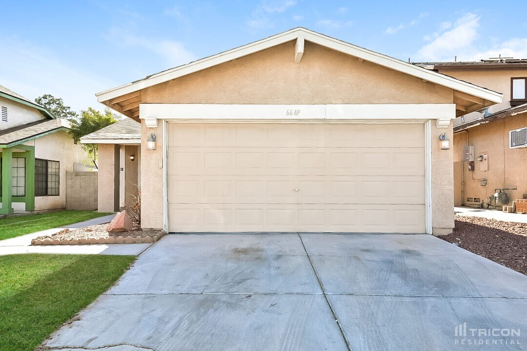 6649 Gazelle Dr in Las Vegas, NV - Building Photo