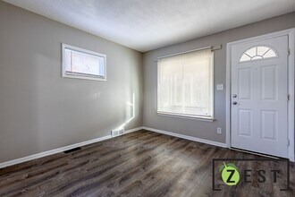 384 W Elza Ave in Hazel Park, MI - Building Photo - Building Photo