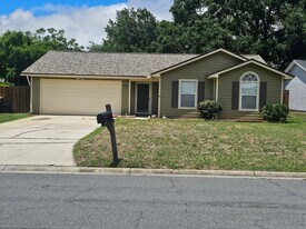 8267 Pear Rd in Jacksonville, FL - Building Photo